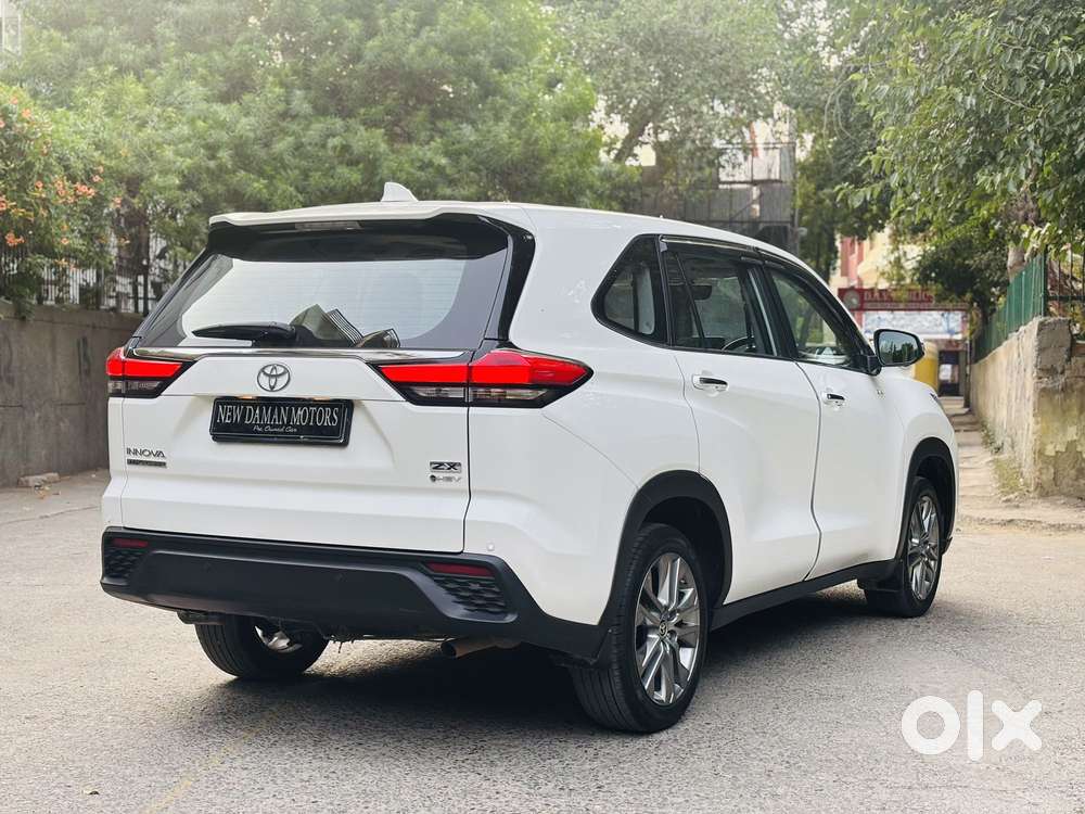 Toyota Innova Hycross 2.0 Zx Hybrid 7 Str, 2025, Petrol