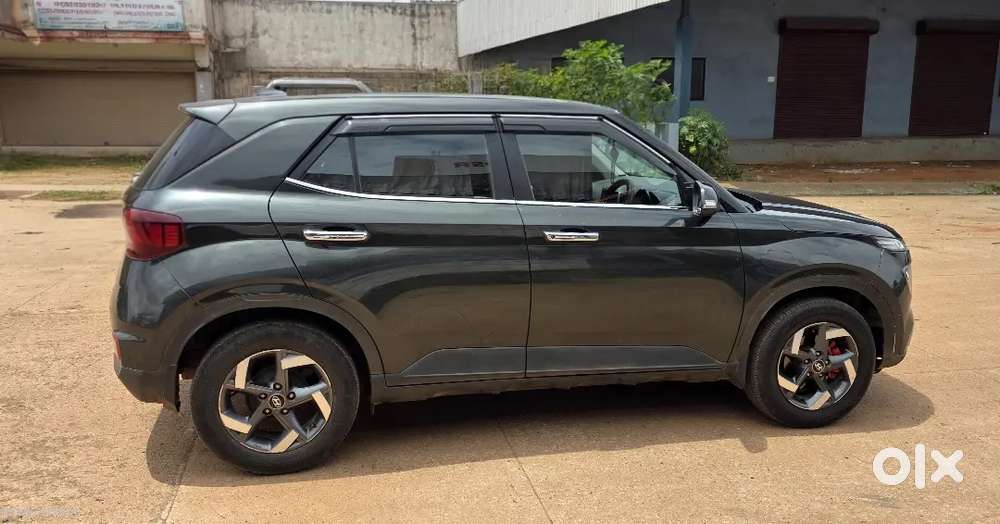 Hyundai Venue Sx Sunroof Top End 2020 Diesel Manual. Colour Deepforest