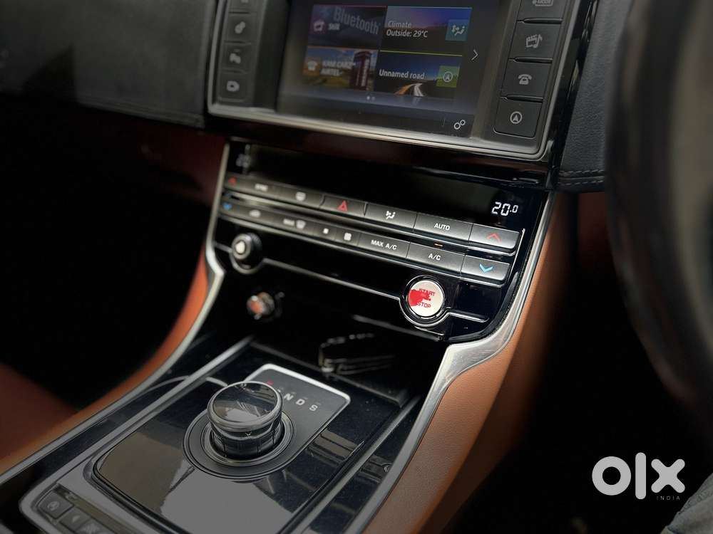 Jaguar Xe Portfolio, 2017, Petrol
