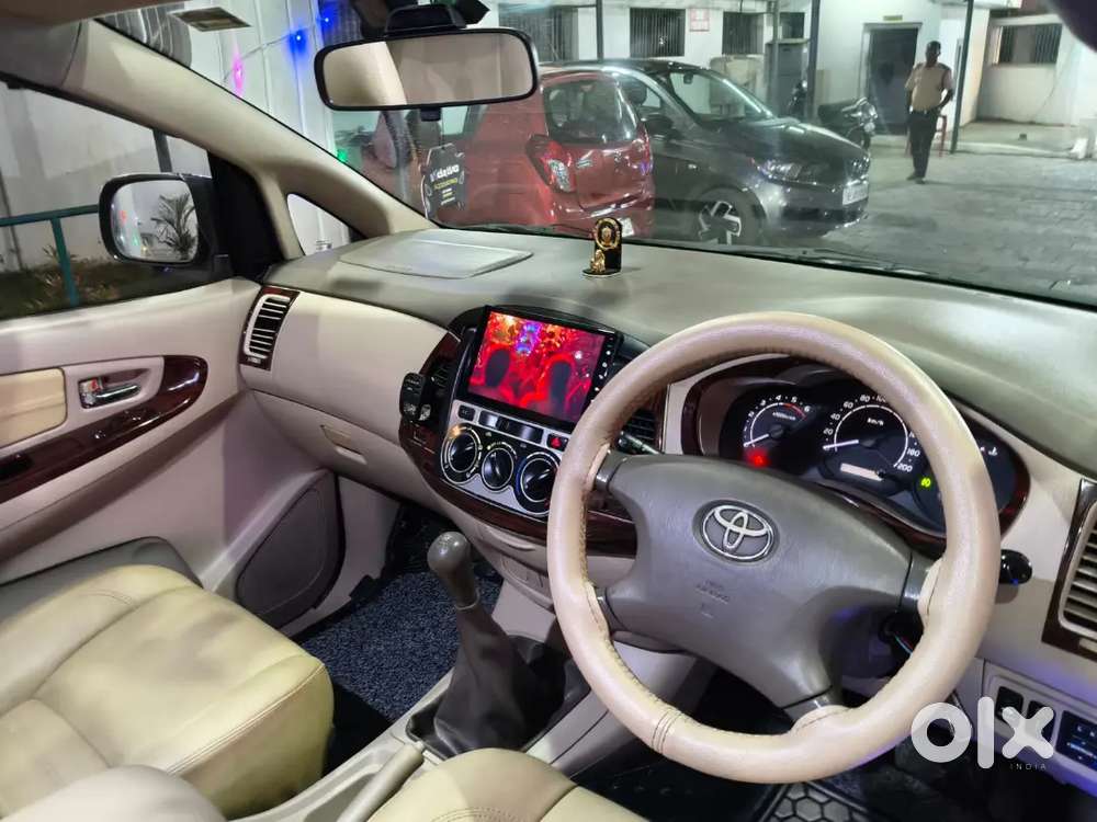 Innova 2008 V Second Owner Original Kerala Company Service