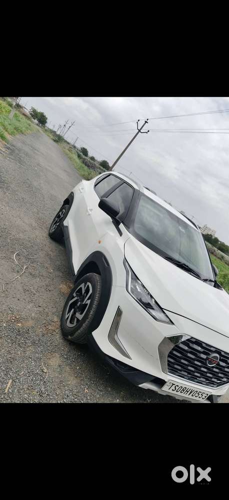 Nissan Magnite (white)