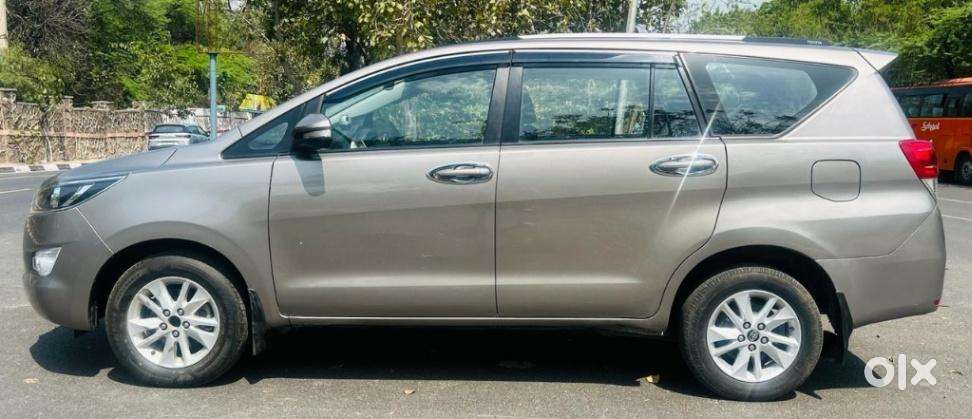 Toyota Innova Crysta 2.4 G Mt 7 Str, 2017, Diesel