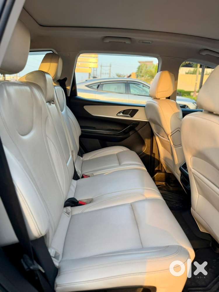 Mahindra Xuv700 2.2 Ax 7 Diesel At Luxury Pack Str Awd, 2023, Diesel