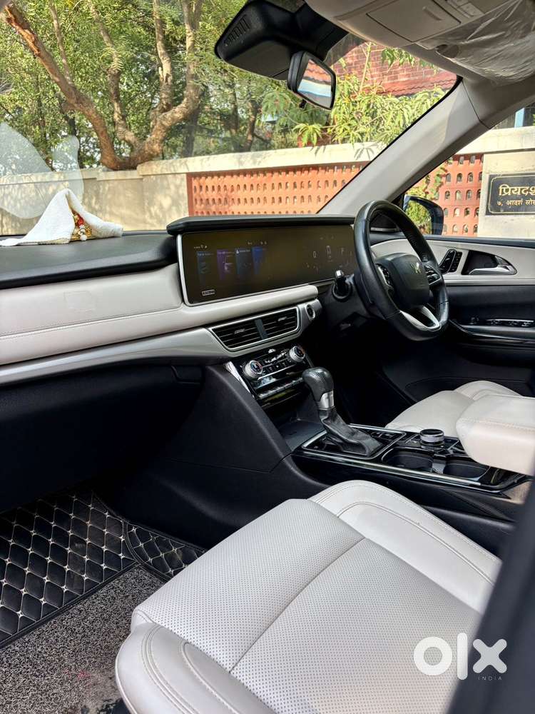 Mahindra Xuv700 Ax7l 6 Str At, 2022, Diesel