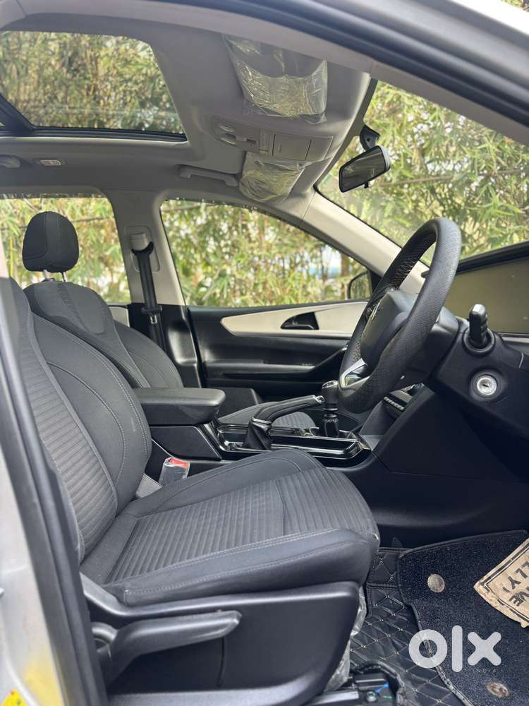 Mahindra Xuv700 2.2 Ax 5 Diesel Mt 7 Str, 2022, Diesel