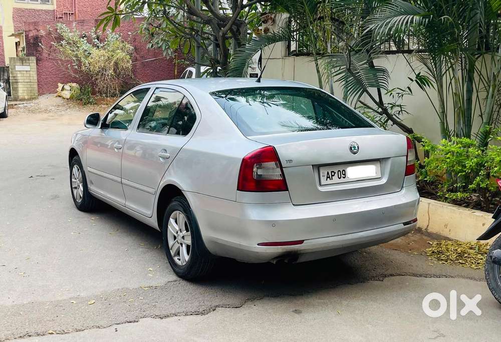 Skoda Laura Ambiente 2.0 Tdi Cr Automatic, 2010, Diesel