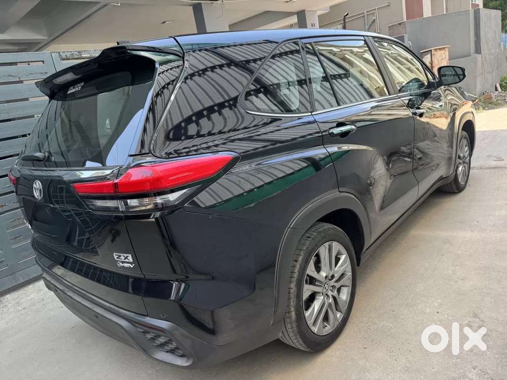 Toyota Innova Hycross 2.0 Zx (o) Hybrid 7 Str, 2025, Petrol