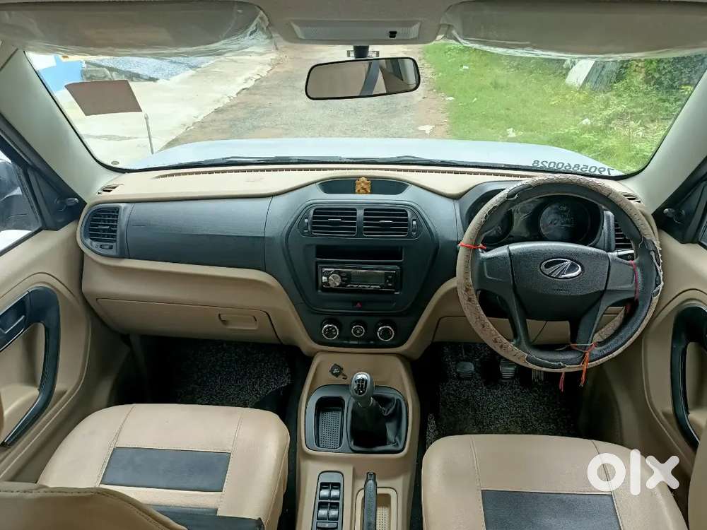 Mahindra Tuv300 T4+  2017 Model