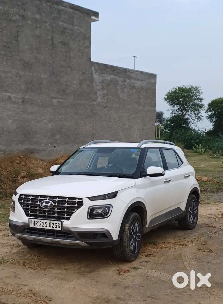 Hyundai Venue 2021 Petrol 45000 Km Driven
