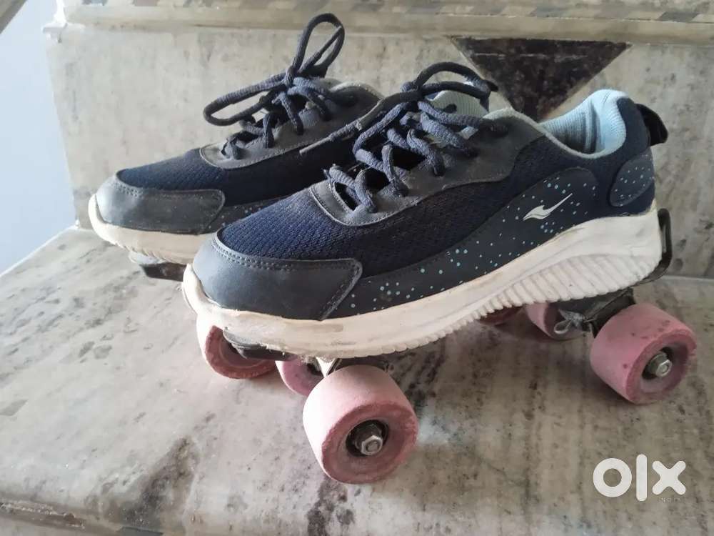 Cosco sakets with attached shoes size is 6