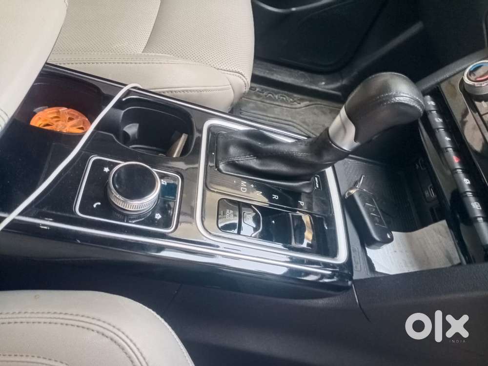 Mahindra Xuv700 Ax7l 6 Str At, 2022, Petrol