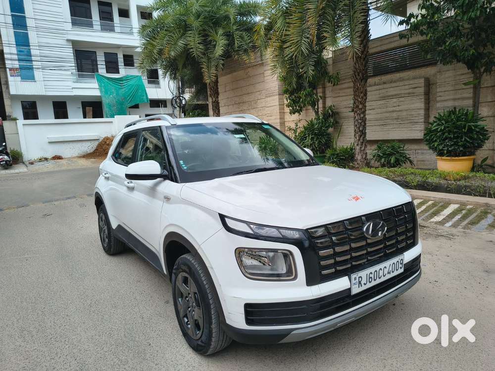 Hyundai Venue Petrol 2024