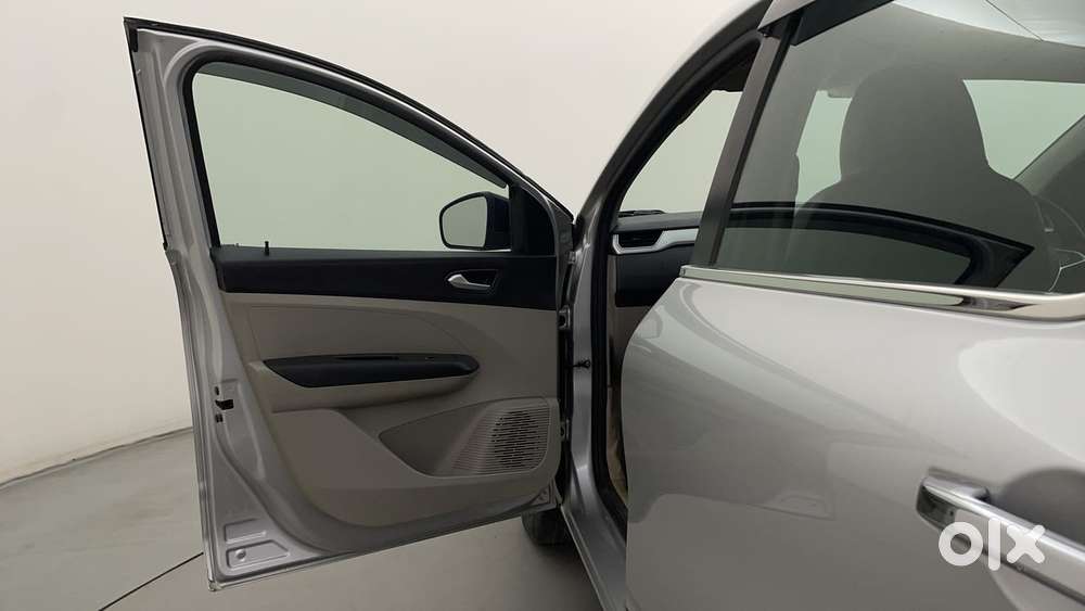 Renault Triber Rxz, 2023, Petrol