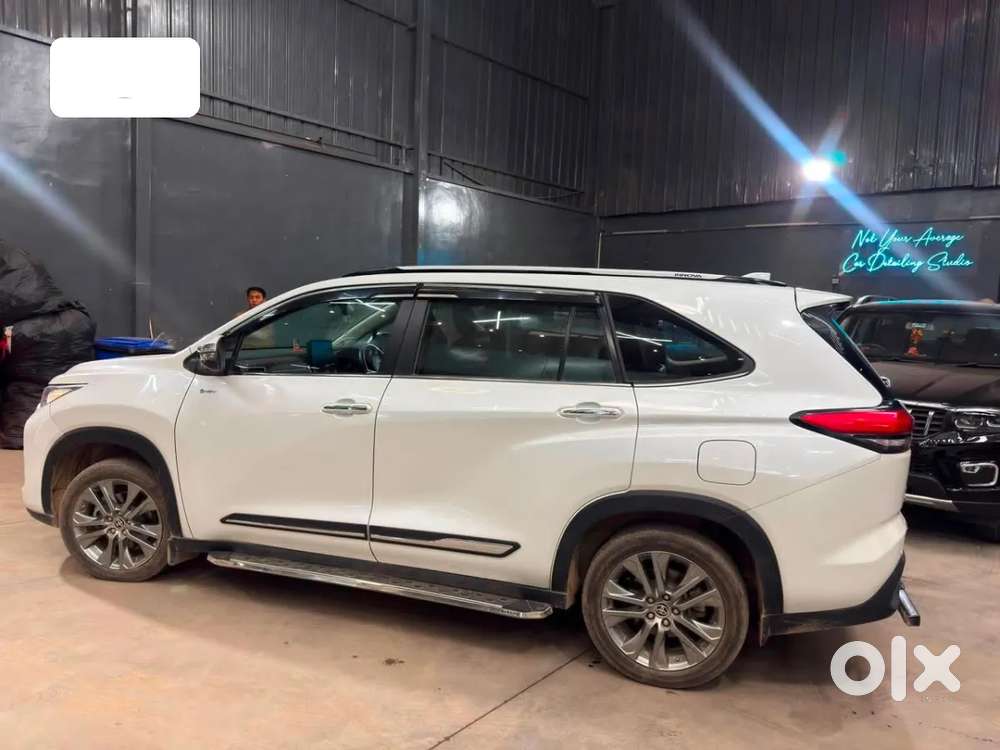 Toyota Innova Hycross 2.0 Zx Hybrid 7 Str, 2025, Petrol