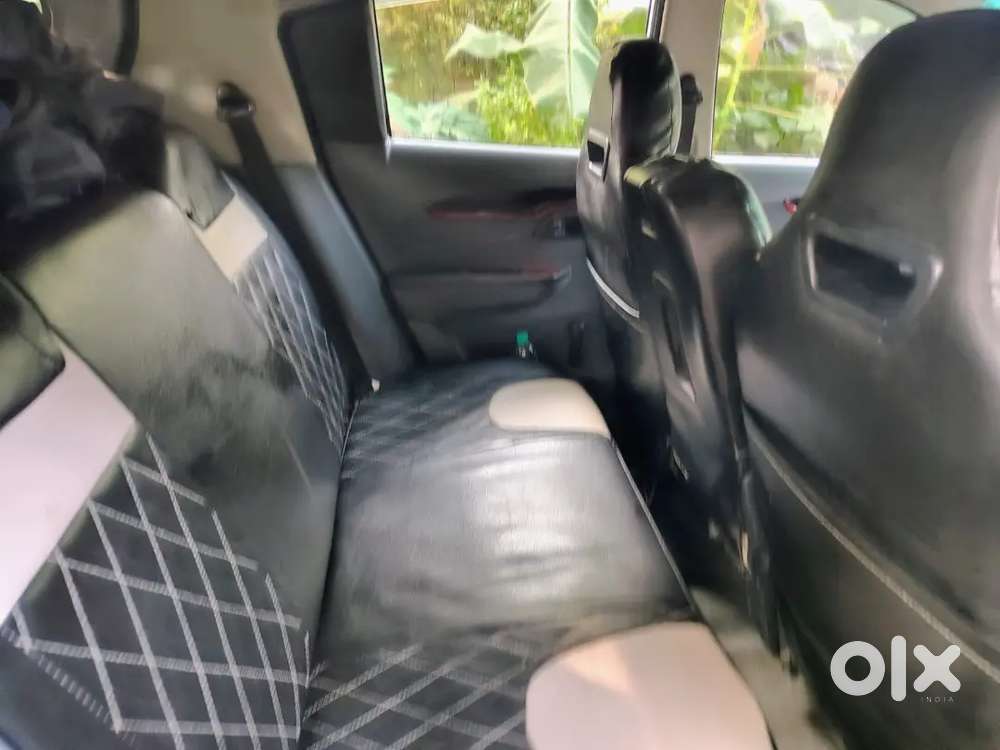 Cng On Paper 6 Seater Car