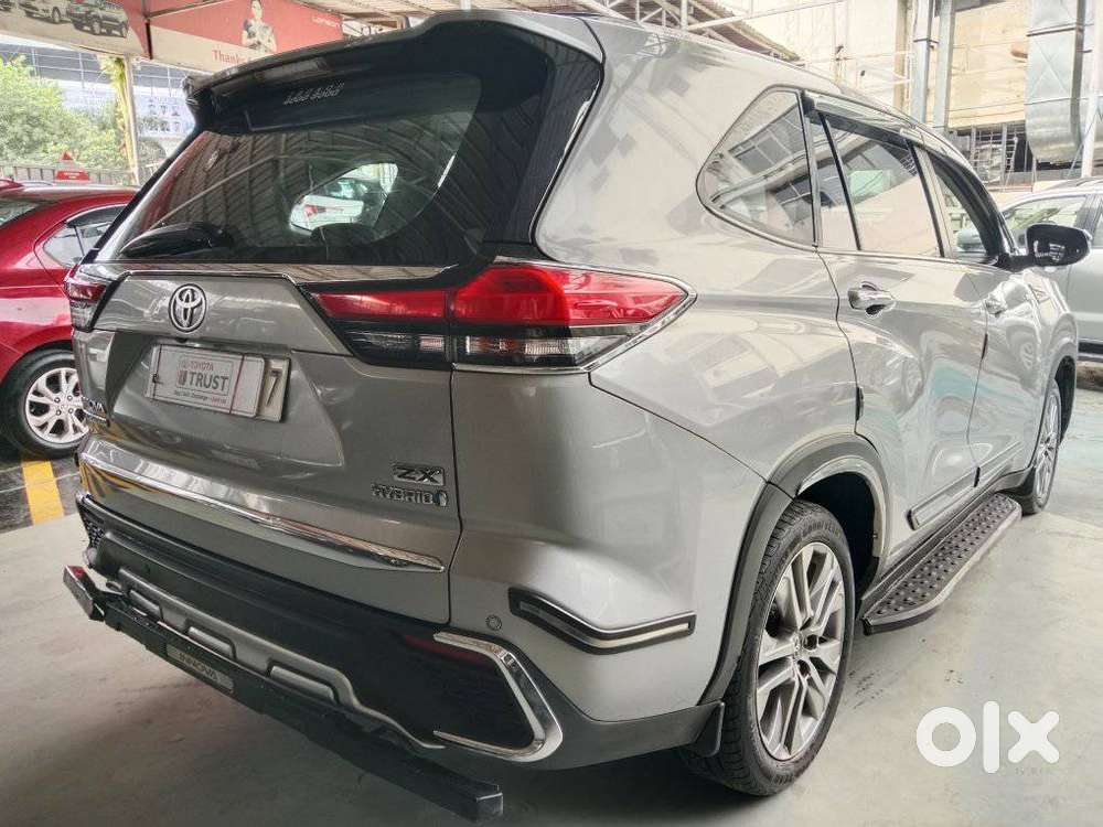 Toyota Innova Hycross, 2023, Petrol