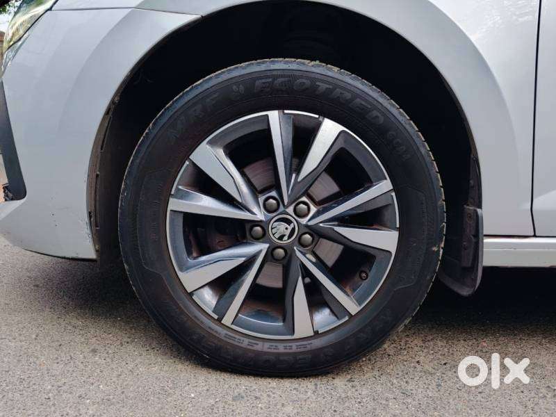 Skoda Slavia Style 1.0l Tsi At, 2023, Petrol