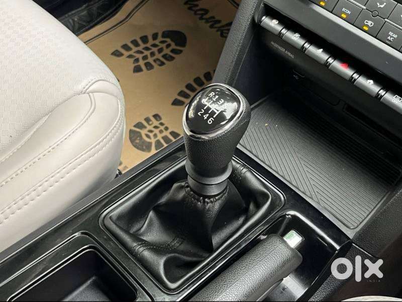 Mahindra Xuv700 2.0 Ax 5 Petrol Mt 7 Str, 2024, Petrol