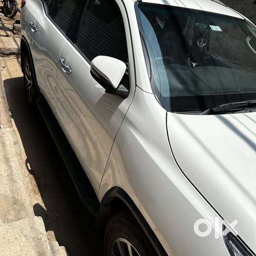 Toyota Fortuner 4x4 At - Super White In Crisp Condition