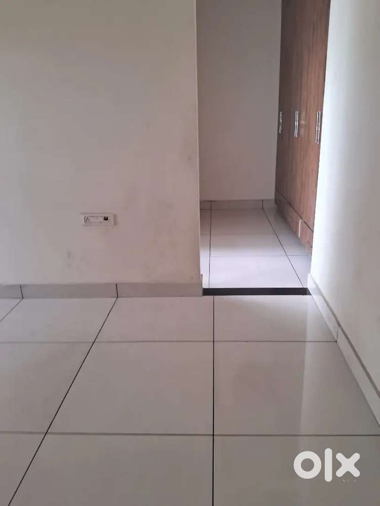 Newly ground flour owner free 2bhk house for rent in sec 7 per job per