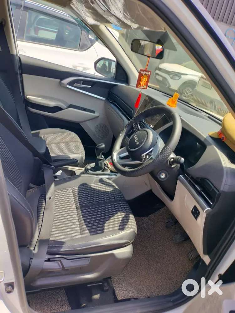 Kia Carens 2022 Petrol Well Maintained
