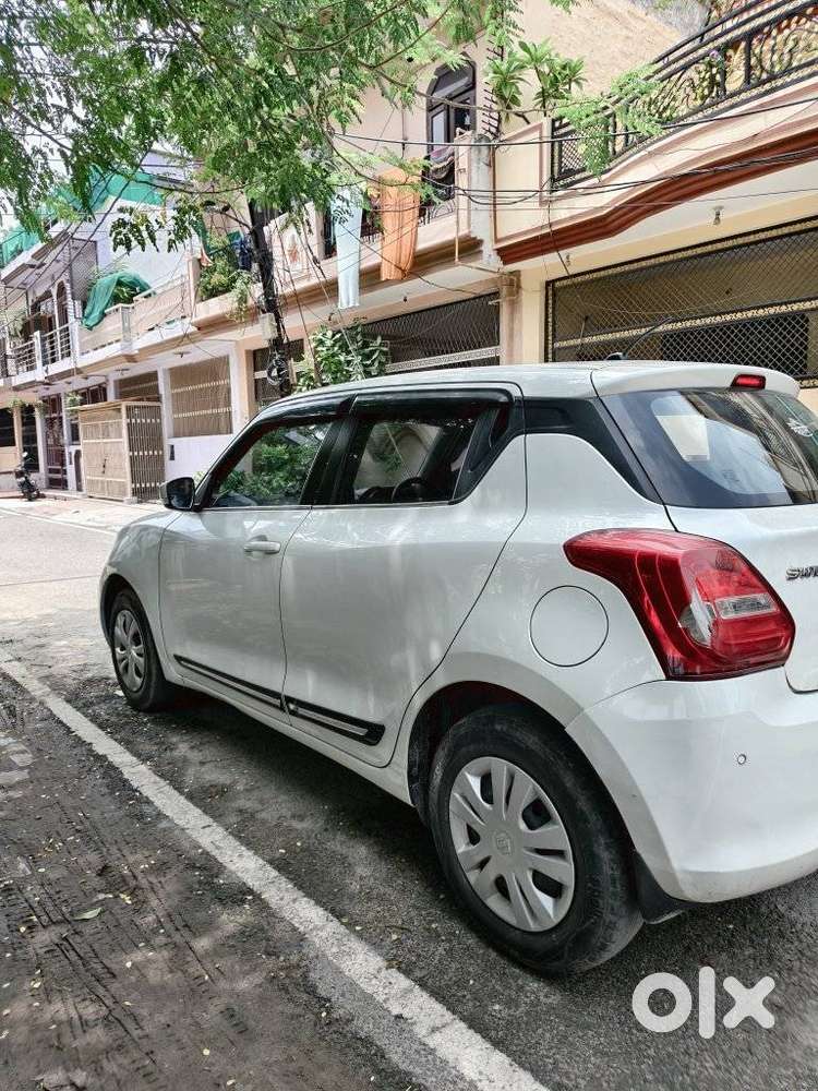 Maruti Suzuki Swift Vxi + Manual, 2022, Petrol