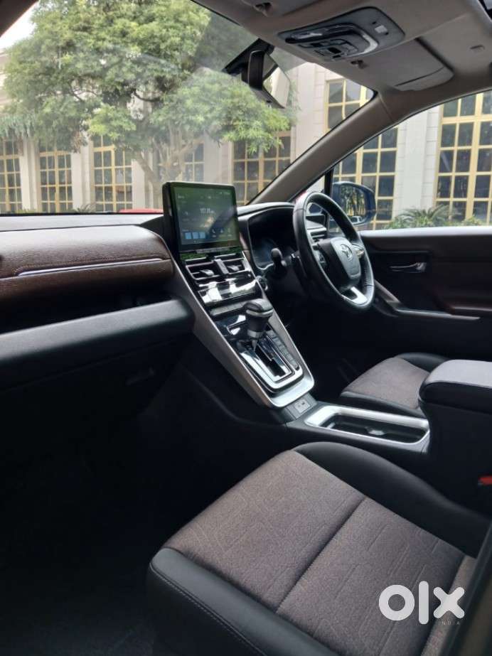 Toyota Innova Hycross 2.0 Vx (o) Hybrid 7 Str, 2024, Petrol