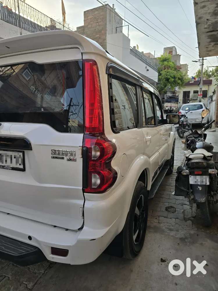 Mahindra Scorpio Classic S11