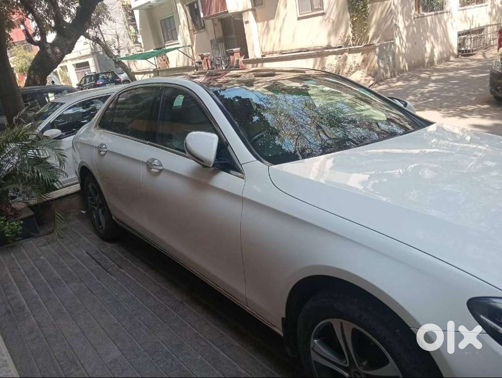 E200 Petrol White Mercedes 2019/dl No. With S Class Grill In Front
