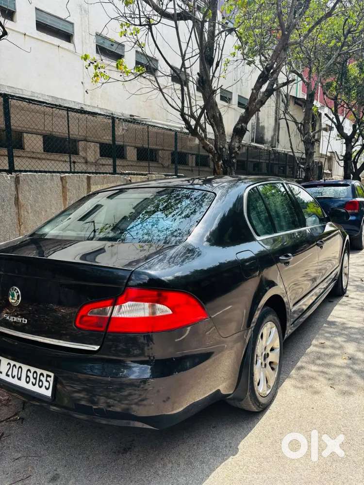 Skoda Superb 2011 Petrol 85000 Km Driven