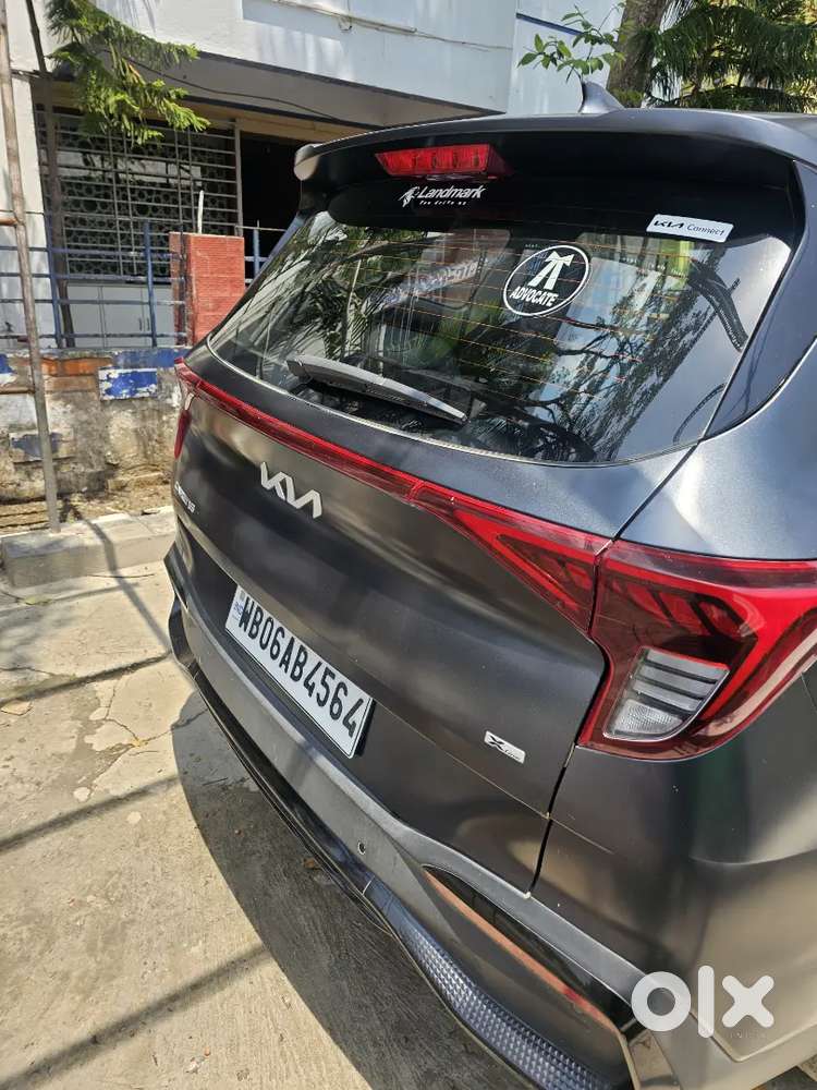 Kia Carens 2025 Petrol Well Maintained