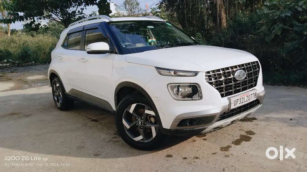 Hyundai Venue 2021 Petrol 60000 Km Driven
