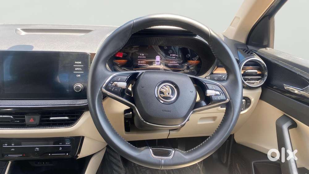 Skoda Slavia Style 1.0l Tsi Mt, 2023, Petrol