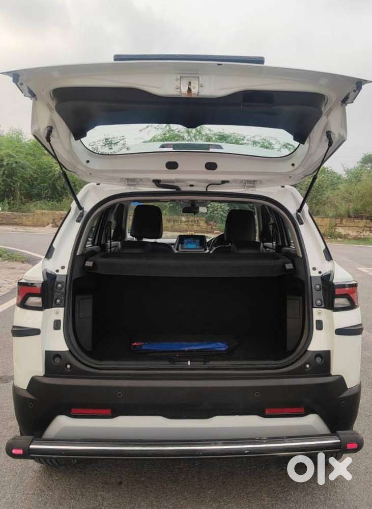 Maruti Suzuki Brezza 1.5 Zxi Smart Hybrid, 2023, Petrol