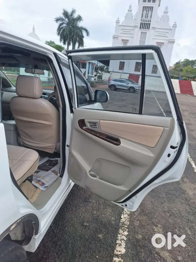 Innova 2.5 V Diesel (2014)