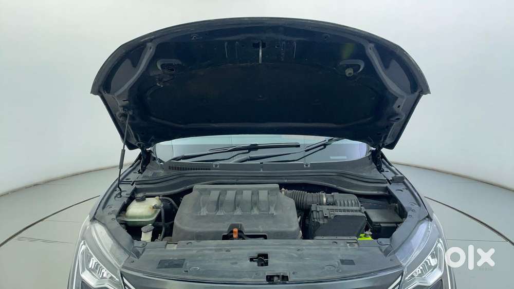 Mahindra Xuv700 2.0 Ax 5 Petrol At Str, 2022, Petrol