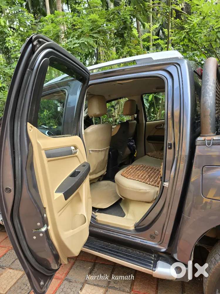 Isuzu V-cross 2018 Manual