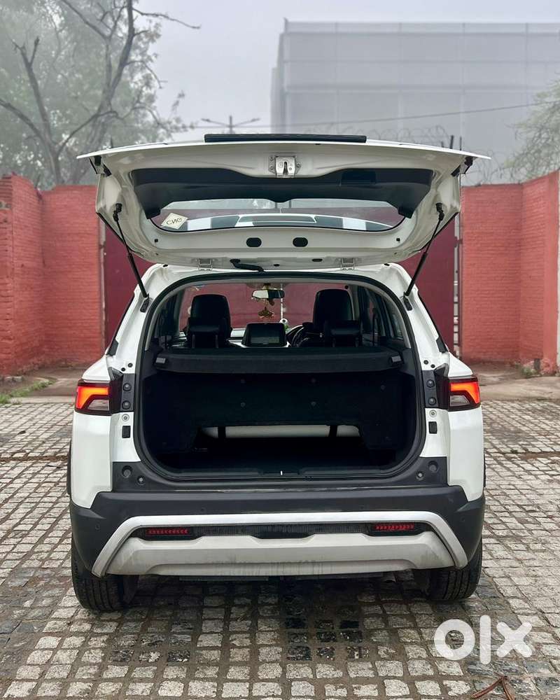 Maruti Suzuki Brezza 1.5 Lxi Cng, 2024, Cng & Hybrids