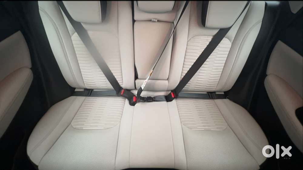 Maruti Suzuki Grand Vitara 1.5 Alpha Smart Hybrid At, 2025, Petrol
