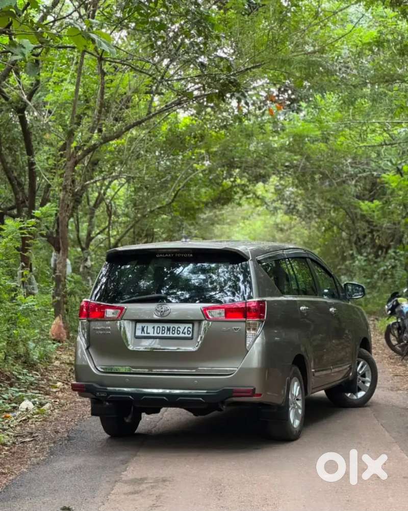 Toyota Innova Crysta 2.4 V 2016 Diesel Manual