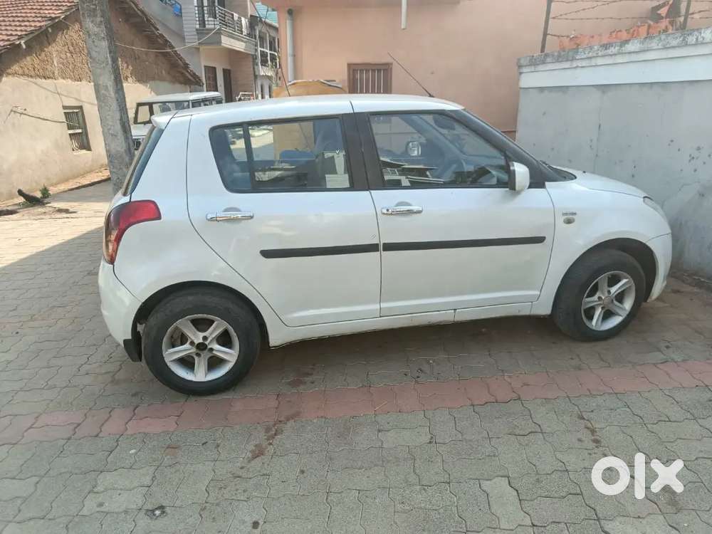 Maruti Suzuki Swift 2011 Diesel 107300 Km Driven