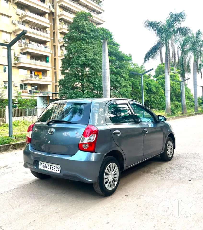 Toyota Etios Liva V Dual Tone, 2017, Petrol