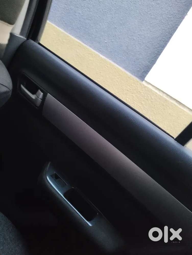 Maruti Suzuki Swift 
Lxi