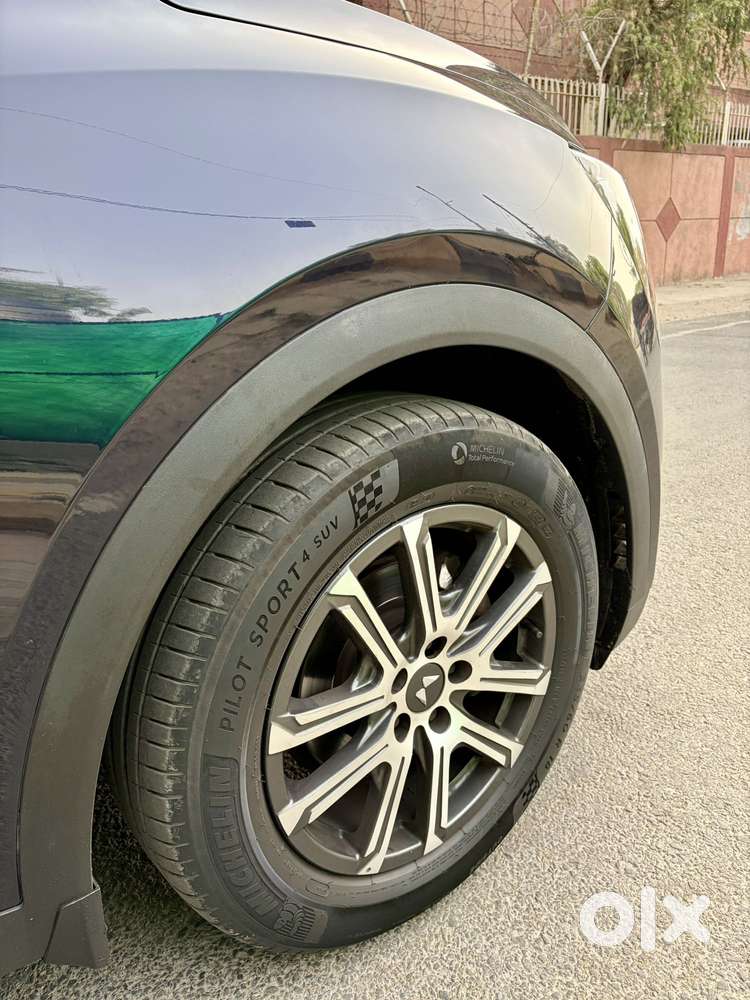 Mahindra Xuv700 2.2 Ax 7 Diesel At Luxury Pack Str, 2022, Diesel
