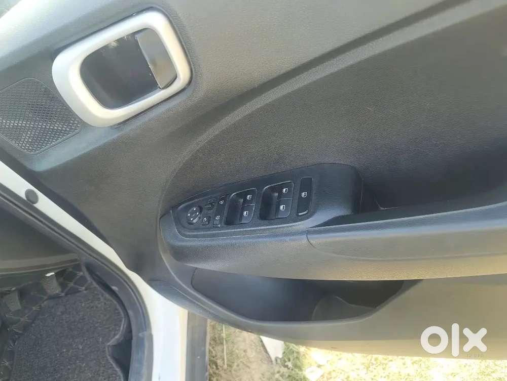 Hyundai Venue 2020 Diesel 65000 Km Driven