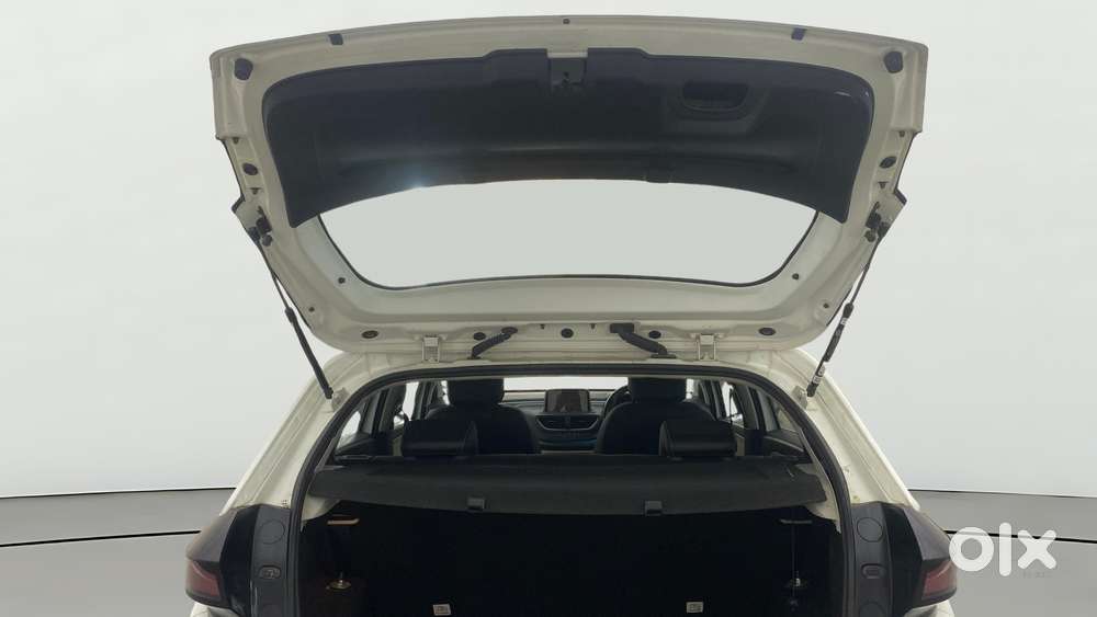 Tata Altroz 1.2 Xza Plus, 2023, Petrol