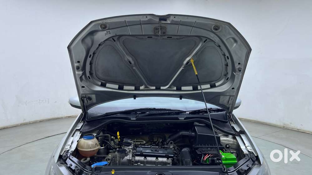 Volkswagen Polo Petrol Highline 1.2l, 2015, Petrol