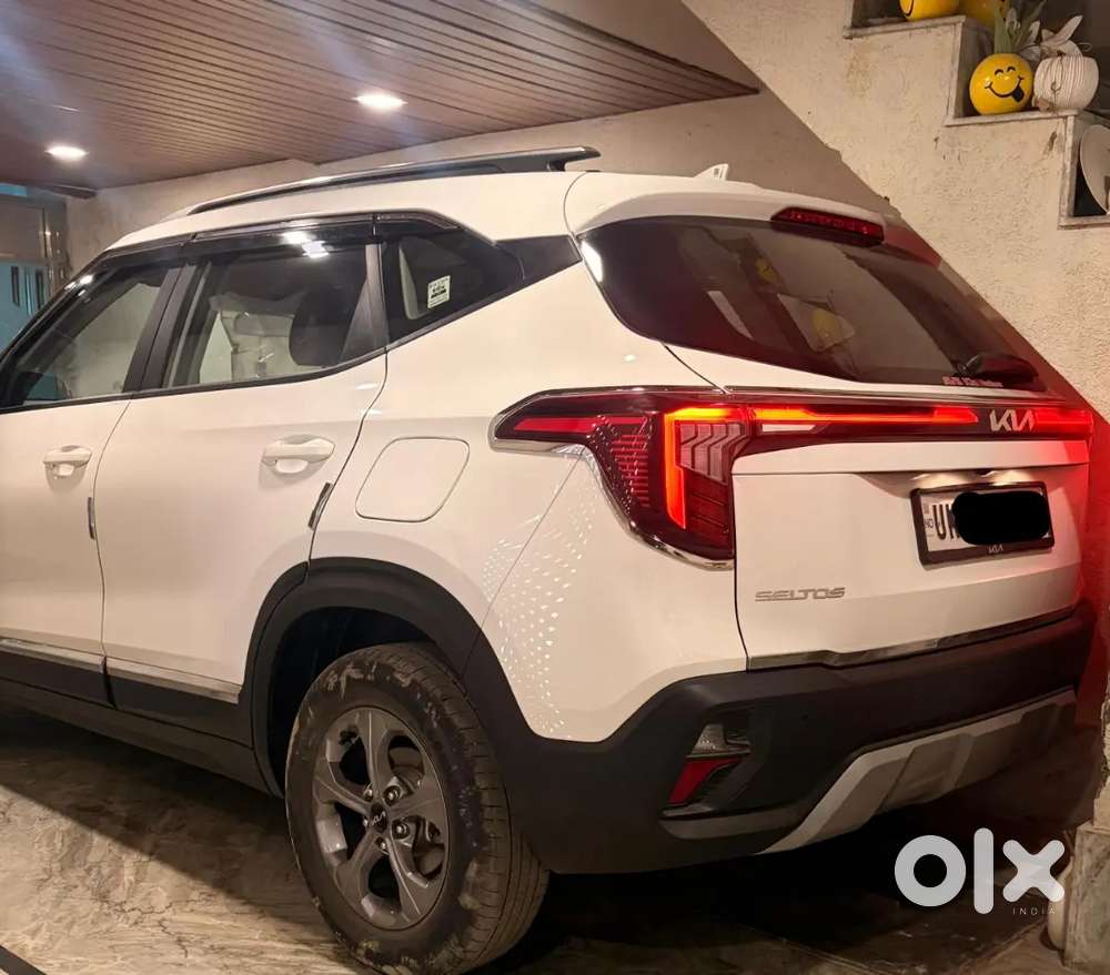 Kia Seltos Htk(o) Next To Showroom , Panaromic Sunroof