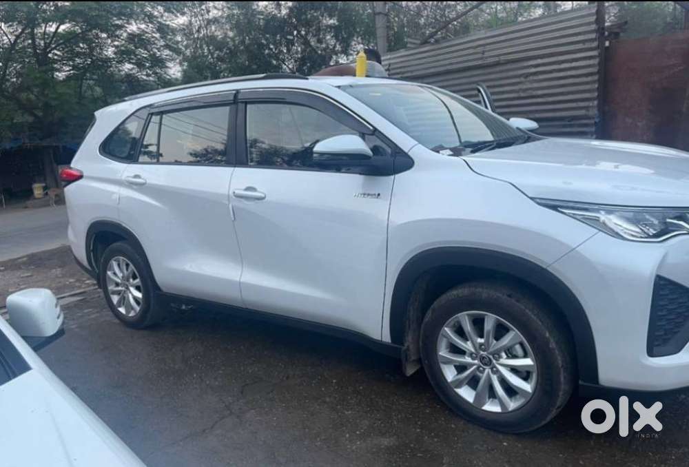 Toyota Innova Hycross 2.0 Vx (o) Hybrid 8 Str, 2024, Petrol