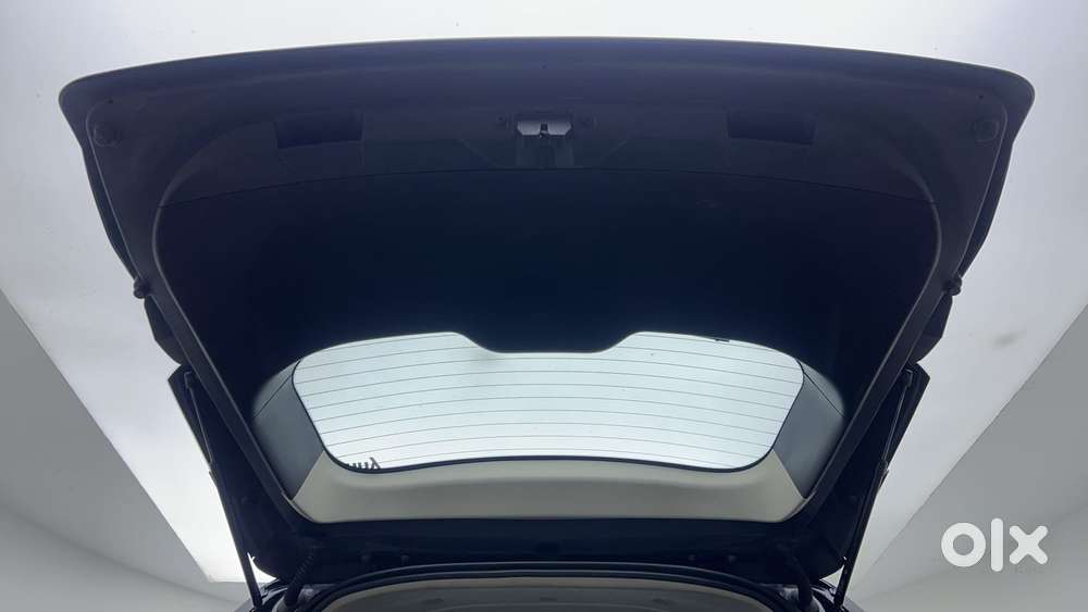 Mahindra Xuv700 2.0 Ax 5 Petrol At Str, 2023, Petrol